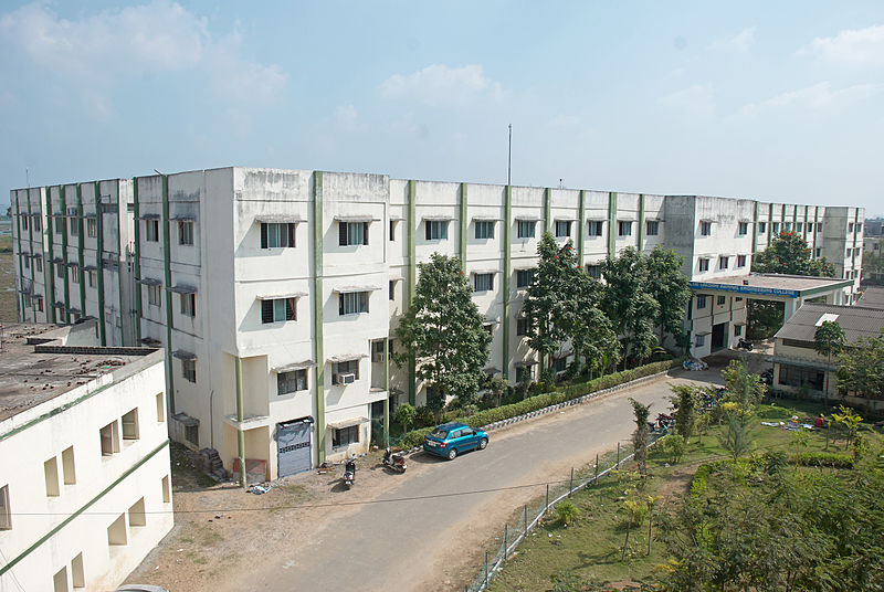 File:Sri Lakshmi Ammal Engineering College.jpg