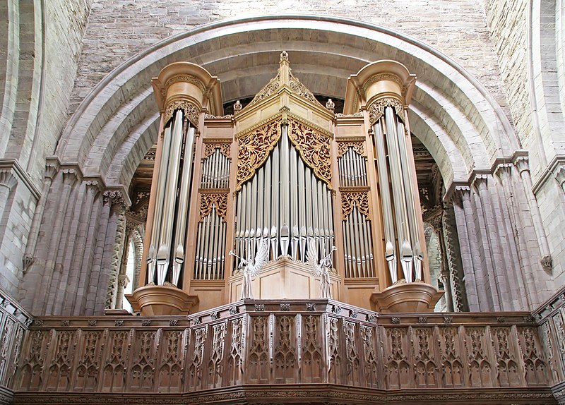 File:St David's Cathedral Organ (34723079934).jpg