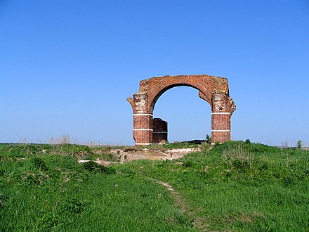 Старая рязань. Собор Бориса и Глеба Старая Рязань. Старая Рязань разрушенная Церковь. Церковь у городища Старая Рязань. Арка на старой Рязани.