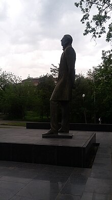 Statue of Mikael Nalbandyan, Yerevan 30.jpg