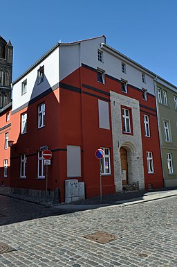 Stralsund, Langenstraße 57, Ecke Jacobiturmstraße (2013-07-08), by Klugschnacker in Wikipedia (1)