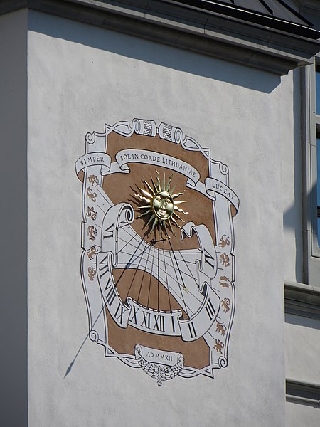 File:Sundial on the Palace of the Grand Dukes of Lithuania (9651359315).jpg