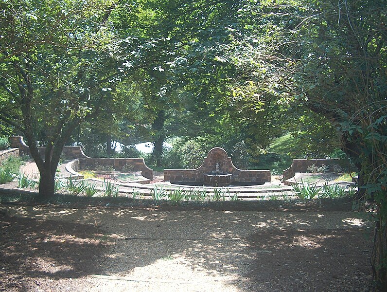 File:Sunken Garden at Oak Hill 2009.JPG