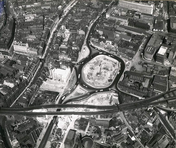 File:Swan House Roundabout, 19th June 1967.jpg