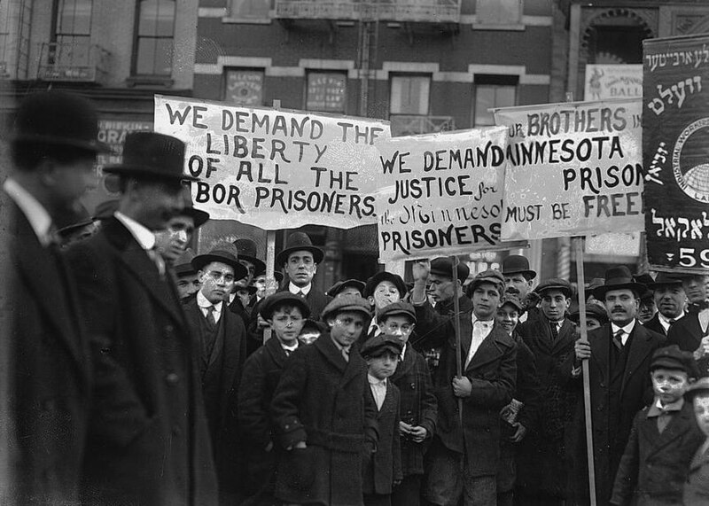 File:Sympathy Labor Parade -- 1916 LOC 15112771653.jpg