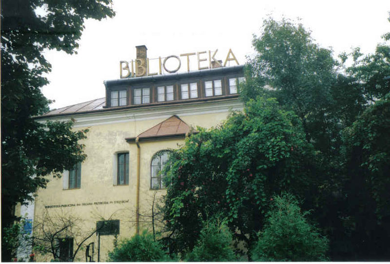 File:Synagogue in Strzyzow B.jpg