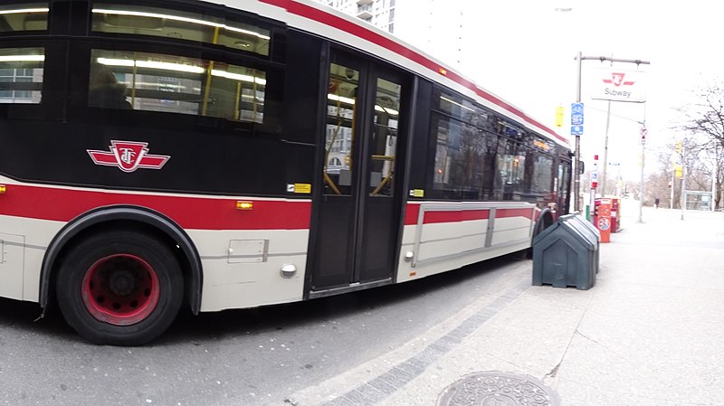 File:TTC bus 8174 at Sherbourne and Bloor, 2014 12 28 (3) (15972851607).jpg