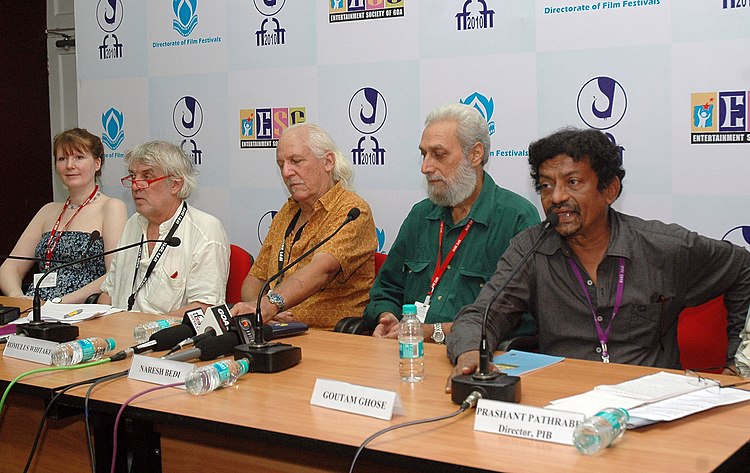 Председатель жюри Международного конкурса Шри Гоутам Гхош проводит брифинг для СМИ на 41-м Международном кинофестивале (IFFI-2010) в Панджиме, Гоа, 29 ноября 2010 г.jpg 