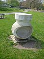Die Washlands - Burton upon Trent - Waterfront - Monumite-Skulptur (26906302921) .jpg