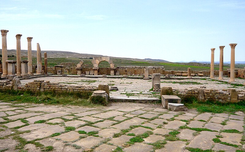 File:Timgad Sertius 1.jpg