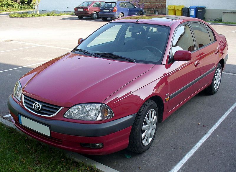 File:Toyota Avensis Stufenheck.JPG