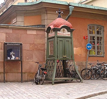 An old phone box. Trangsund Rikstelefon mars 2007.jpg