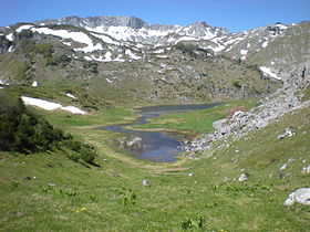 Vue du lac Veliko Jezero et de Treskavica en arrière-plan.