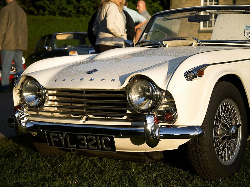 File:Triumph TR5 Renishaw Classic Car Show (1).jpg