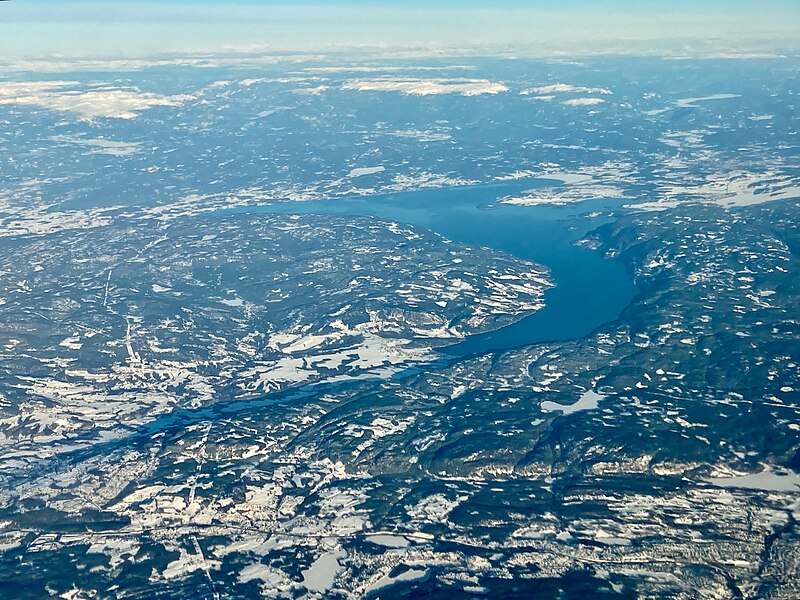 File:Tyrifjorden aerial.jpg