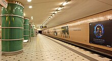 U-Bahn station (U9 platform) Ubahnu9Zoologgarten.JPG