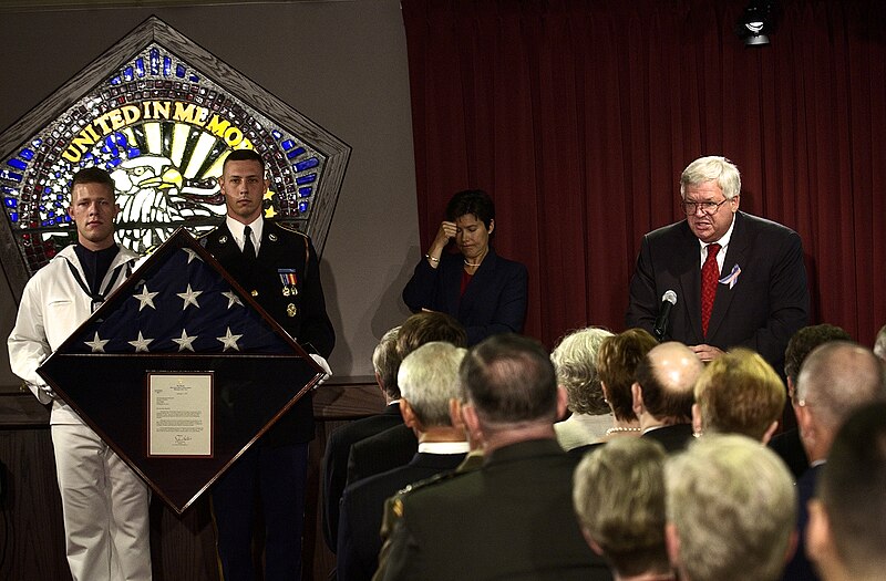 File:US Navy 030911-N-9593R-012 Speaker of the House J. Dennis Hastert, (R-Ill.), right, speaks to military and congressional leaders, along with relatives of victims of the attack on the Pentagon, on Sept. 11, 2003.jpg