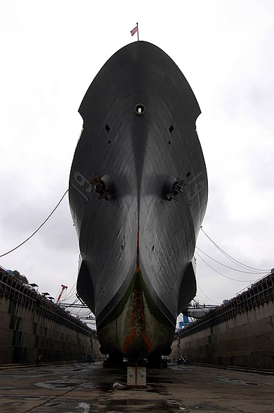 File:US Navy 040413-N-1693W-025 USS Blue Ridge rests in the Naval Ship Repair Facility dry dock located in Yokosuka, Japan.jpg