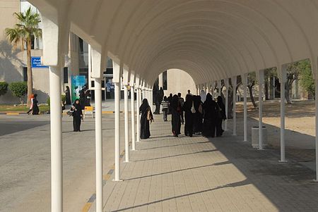 Tập_tin:University_students_Bahrain.jpg