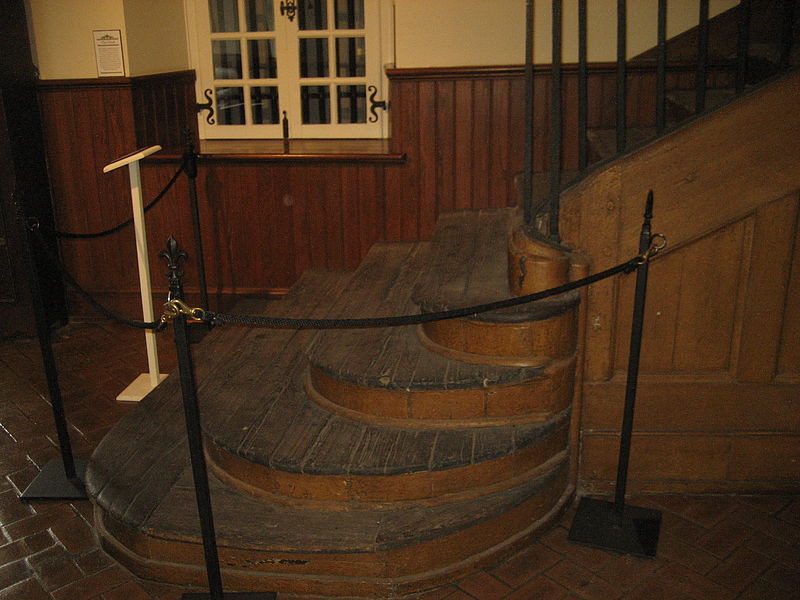 File:UrsulineFQInteriorCentralStairsDetail3.JPG