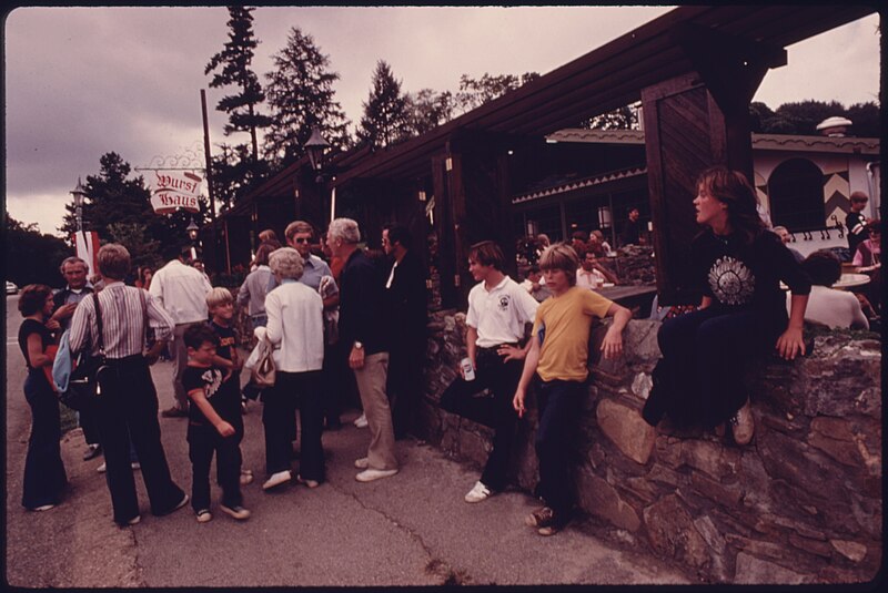 File:VISITORS TO THE FIFTH ANNUAL OKTOBERFEST AT HELEN CONGREGATE OUTSIDE THE WURST HAUS ON MAIN STREET DIRECTLY ACROSS... - NARA - 557800.jpg