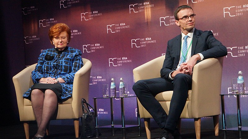 File:Vaira Vīķe-Freiberga and Sven Mikser (37361551636).jpg