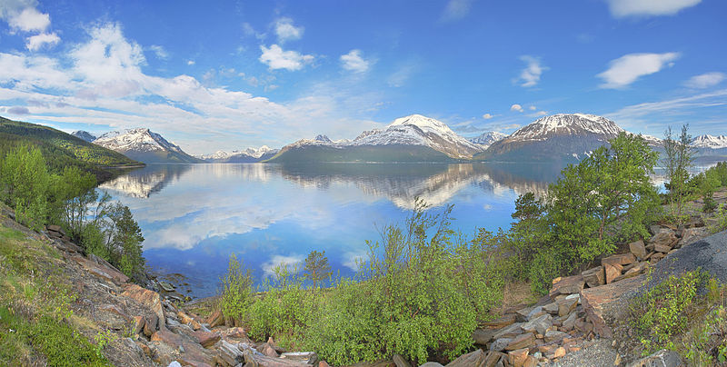 File:View to Lyngenfjorden from east coast, 2011 06.jpg