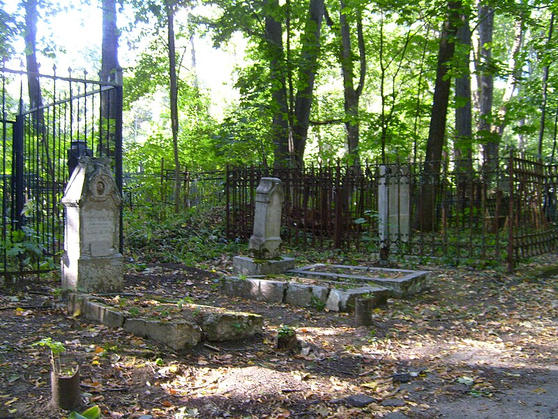 File:Vsehsvyatskoe Cemetery in Tula (9).JPG