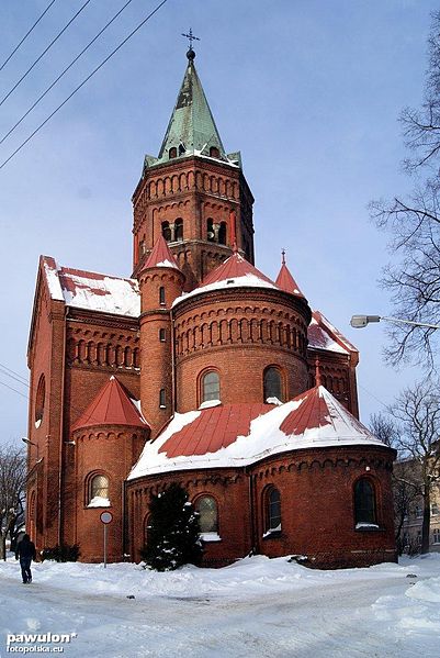 File:Wałbrzych, Kościół św. Jerzego i Matki Boskiej Różańcowej - fotopolska.eu (160547).jpg