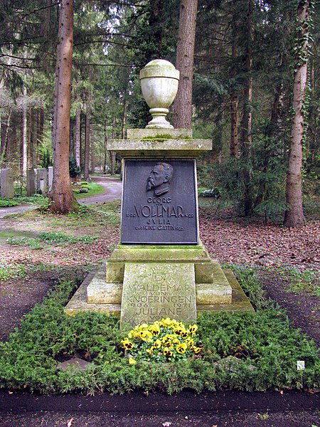 File:Waldfriedhof Grabstätte Georg von Vollmar u Waldemar von Knoeringen.jpg