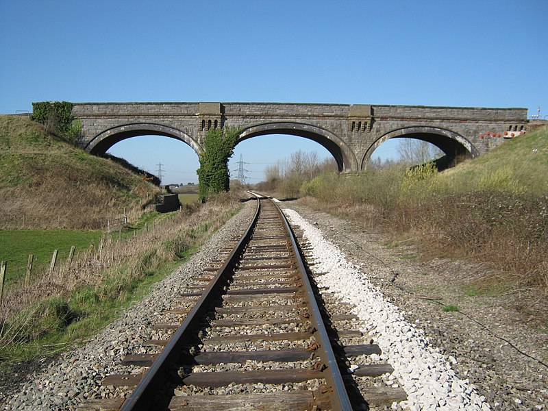 File:Westerleigh Viaduct from MP 121 1-4 - panoramio.jpg