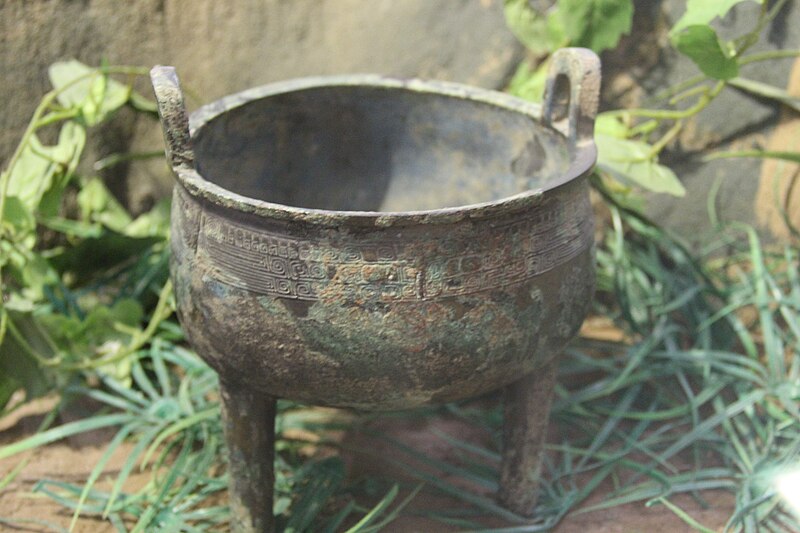 File:Western Zhou Bronze Ding (9924552055).jpg