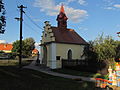 Čeština: Širší pohled na kapli sv. Anděla strážného ve Zvěrkovicích, okr. Třebíč. English: Wide overview of chapel of Holy Guardian Angel in Zvěrkovice, Třebíč District.