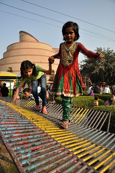 File:Young Visitors - Möbius Band - Science City - Kolkata 2014-01-01 1723.JPG