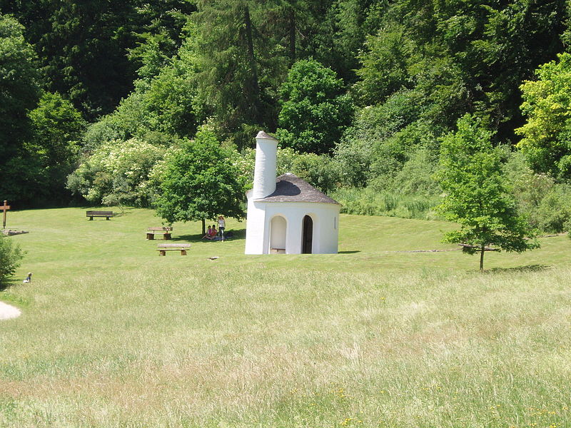 File:Ökumenische Kapelle Schneckenhaus Gottes Gunthildis-Kapelle bei Suffersheim in Bayern.jpg