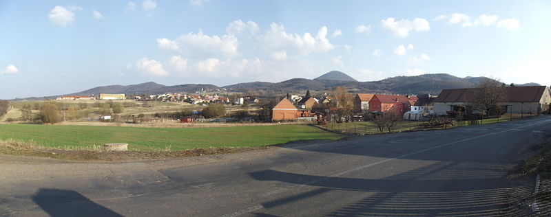 File:Žalanské panorama.JPG