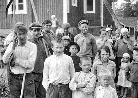 Край первых. Фотосессия переселенцы. Первые переселенцы. Переселенцы 1930. Советские переселенцы.