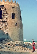 أحد أبراج قلعة دارين قبل انهيارها عام 1978.