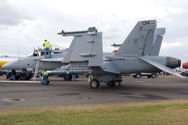 File:166675-NJ-135 Boeing F-A-18F Super Hornet USN (8427108293).jpg