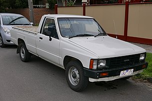 1984 Toyota HiLux (YN55R) 2-door utility (2015-06-15) 01.jpg