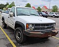 1999-2000 Chevrolet K3500 regular cab, front right view