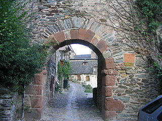 2003 Conques arch IMG 6323.JPG