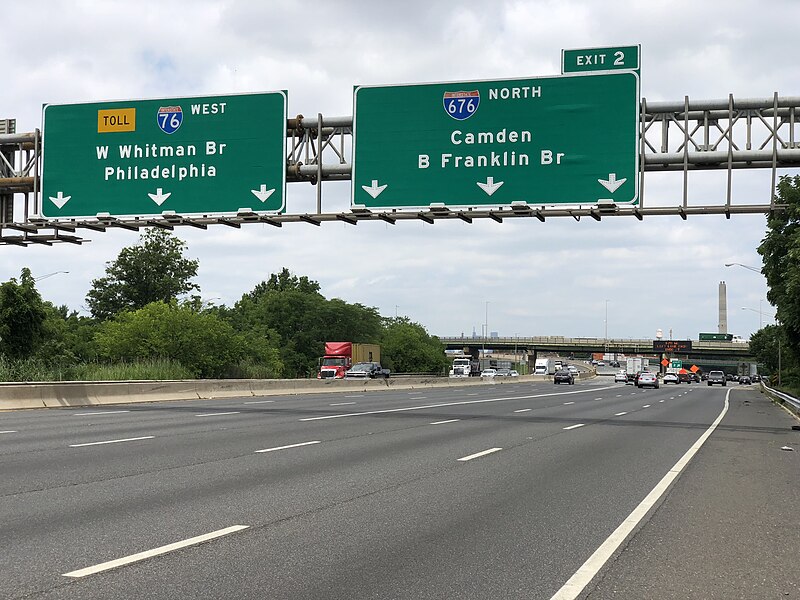 File:2020-07-07 12 30 13 View west along Interstate 76 (North-South Freeway) at Exit 2 (Interstate 676 NORTH, Camden, Benjamin Franklin Bridge) in Gloucester City, Camden County, New Jersey.jpg
