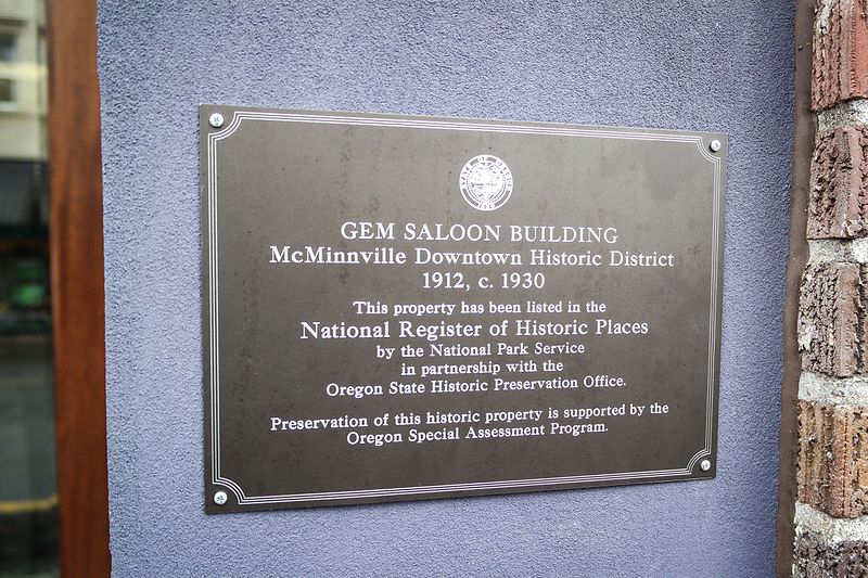 File:236 NE Third Street Plaque (McMinnville, Oregon).jpg