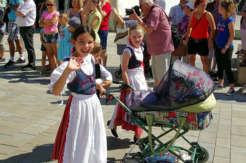 File:27.8.16 Strakonice MDF Sunday Parade 041 (29021061360).jpg