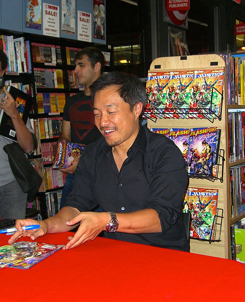 Lee at the August 31, 2011 midnight signing of Flashpoint #5 and Justice League #1 at Midtown Comics, which initiated DC's The New 52 initiative