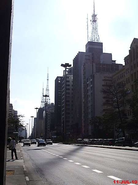 File:A Av. Paulista foi asfaltada em 1909, sendo a primeira via pública asfaltada de São Paulo, com material importado da Alemanha. - panoramio.jpg