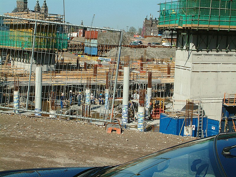 File:A photo of foundations and piling activities to the east of Amsterdam Central Station in 2005 - high resolution image.jpg