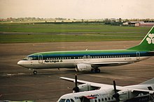 Un Aer Lingus Boeing 737-400 y un British Airways ATR 42.