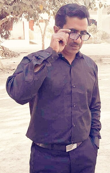 File:Ali Raza Solangi actor on the set of Jadu Nagri movie.jpg